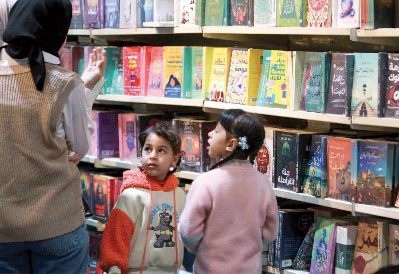 منهم بطلة العراق بتحدي القراءة.. «مواهب» في المعرض: سقف منزلنا من الكتب